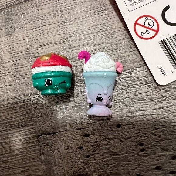Shopkins merry macaron and Mary mint sundae - Picture 3 of 3